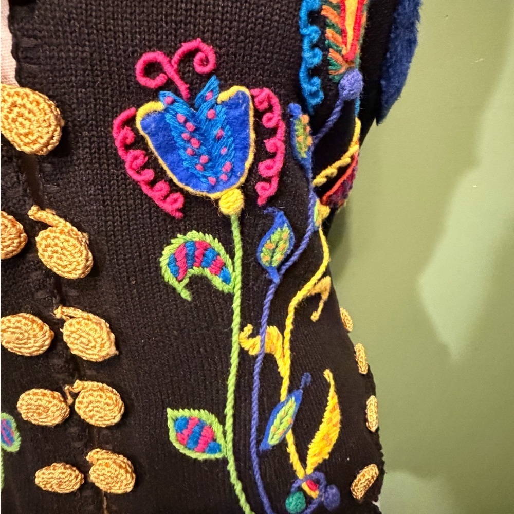 Colorful Embroidered Women's Vest - Picture 4 of 12